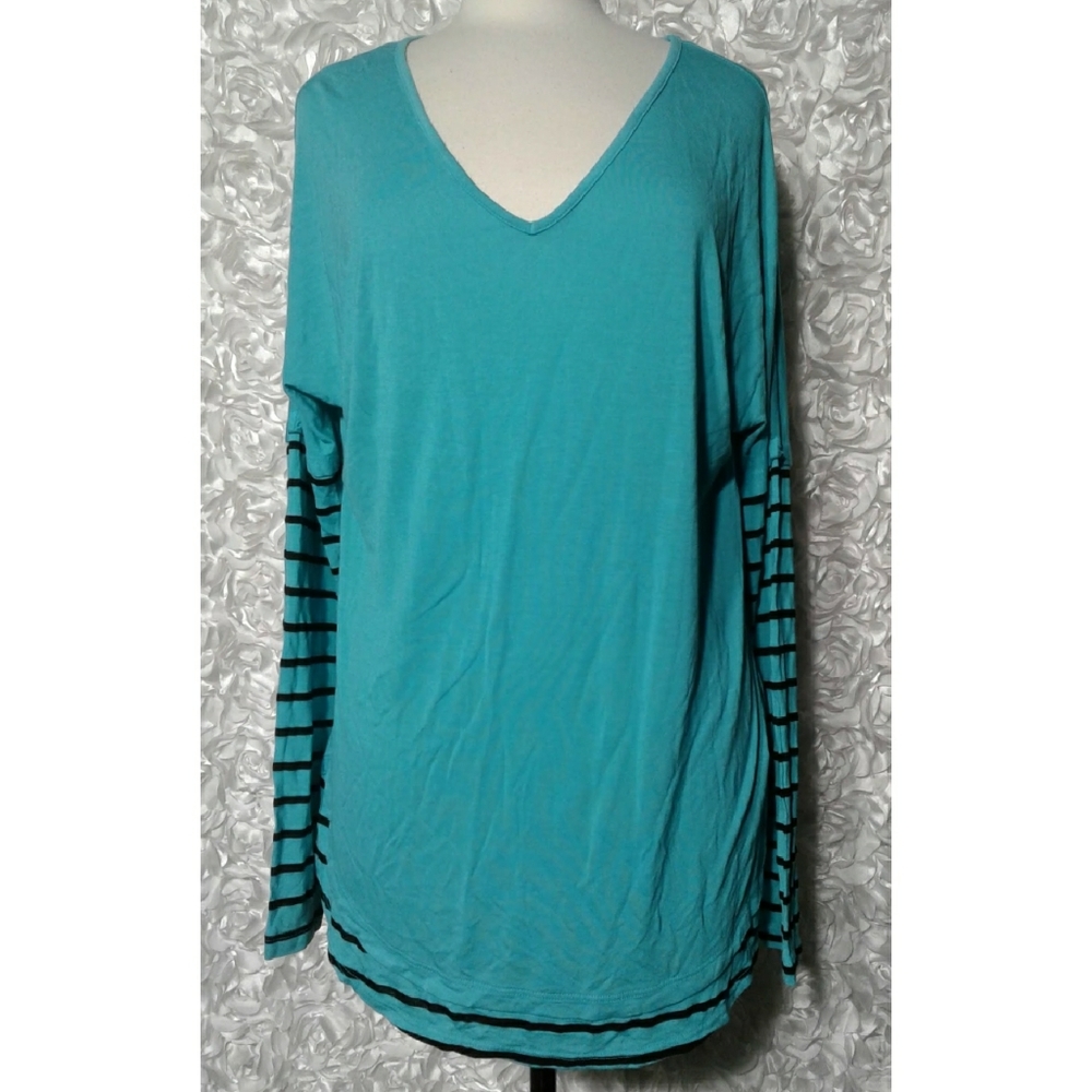 Three Dots Size Large Long Sleeves Shirt V Neck